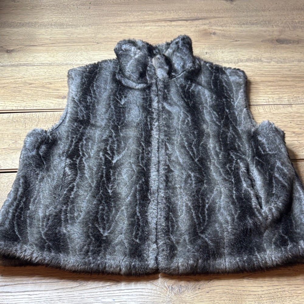 Women’s Blassport Reversible Faux Fur Vest Size Large
